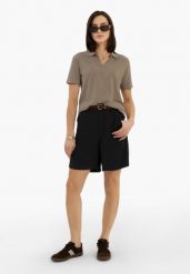 Szorty z lnem P-ELYS. Czarne szorty Volcano, bez wzorów, ze lnu, z podwyższonym stanem. Za 139.99 zł.