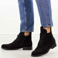 Czarne zamszowe ażurowe botki damskie S.Barski 8009. Czarne botki S.BARSKI, na jesień, w ażurowe wzory, z jeansu, z okrągłym noskiem, bez obcasa, na obcasie, bez zapięcia. Za 229.00 zł.