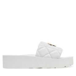 Klapki LOVE MOSCHINO. Białe klapki Love Moschino, bez wzorów, bez obcasa. Za 699.99 zł.