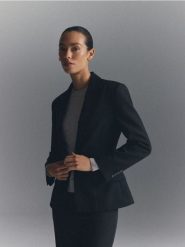 Marynarka slim fit z wełną - czarny. Czarne marynarki i żakiety Reserved, l, bez wzorów, z tkaniny. Za 399.99 zł.