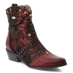 Czerwone Botki Laura Vita Stylowe Kowbojki Damskie. Czerwone botki Laura Vita, z aplikacjami, bez obcasa, bez zapięcia. Za 407.99 zł.