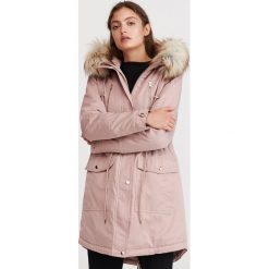 Ocieplana parka z kapturem - Różowy. Czerwone parki Reserved, z kapturem. Za 299.99 zł.