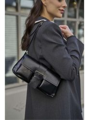 Lucky Bees Torebka w kolorze czarnym - 33 x 15 x 8 cm rozmiar: onesize. Czarne torby na ramię Lucky Bees, bez wzorów, z materiału, na ramię, bez dodatków. Za 140.86 zł.