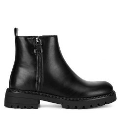 Botki DeeZee. Czarne botki DeeZee, bez wzorów, bez obcasa, na płaskiej podeszwie, bez zapięcia. Za 118.99 zł.