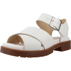 Sandały CLARKS ORINOCO CROSS Biały. Białe sandały Clarks, bez wzorów, ze skóry, bez obcasa, bez zapięcia. Za 252.99 zł.