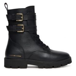 Botki Tommy Hilfiger. Czarne botki TOMMY HILFIGER, bez wzorów, bez obcasa, na płaskiej podeszwie, bez zapięcia. Za 899.99 zł.