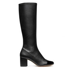 Botki Geox. Czarne botki Geox, bez wzorów, bez obcasa, na słupku, bez zapięcia. Za 819.99 zł.