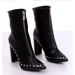 Botki na obcasie czarne NS062P Black. Czarne botki ButyModne, bez wzorów, ze skóry, bez obcasa, na obcasie, bez zapięcia. W wyprzedaży za 179.00 zł.