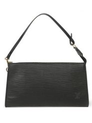 Louis Vuitton Skórzana torebka w kolorze czarnym - 24 x 13 x 2 cm rozmiar: onesize. Czarne torebki klasyczne Louis Vuitton, bez wzorów, z materiału, bez dodatków. Za 2,609.99 zł.