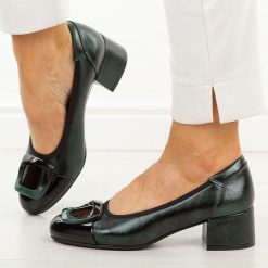 Zielone czółenka damskie na obcasie Potocki 12807. Zielone czółenka POTOCKI, z aplikacjami, ze skóry, z okrągłym noskiem, bez obcasa, na obcasie, bez zapięcia. Za 199.00 zł.