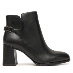 Botki Tamaris. Czarne botki Tamaris, bez wzorów, bez obcasa, na słupku, bez zapięcia. Za 509.99 zł.
