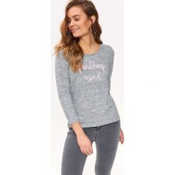 CASUALOWY SWETER Z APLIKACJĄ. Szare golfy TOP SECRET, na lato, z aplikacjami, z dzianiny, bez ramiączek. W wyprzedaży za 24.99 zł.