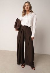 Brązowe Spodnie Garniturowe z Szerokimi Nogawkami i Zakładkami w Talii Savara. Brązowe spodnie materiałowe Born2be, do pracy, uniwersalny, bez wzorów, z jeansu, z podwyższonym stanem. Za 149.99 zł.