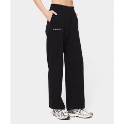 Szerokie spodnie dresowe dla kobiet Carpatree Sports Club. Czarne spodnie dresowe Carpatree, s, bez wzorów, z dresówki, na fitness i siłownię. Za 229.99 zł.