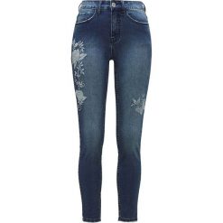 Cellbes Dżinsy ciemnoniebieski denim female niebieski 34. Niebieskie jeansy Cellbes, z aplikacjami, z standardowym stanem. W wyprzedaży za 60.00 zł.