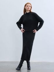 BGN Spódnica w kolorze czarnym rozmiar: 38. Czarne spódnice BGN, na co dzień, bez wzorów, midi, proste. Za 143.99 zł.