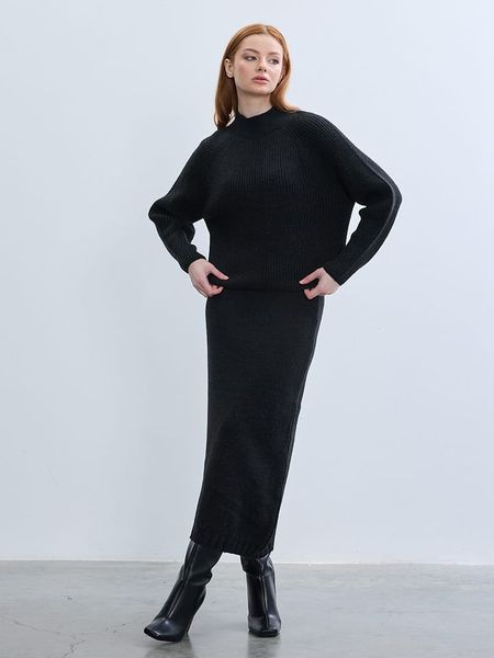 BGN Spódnica w kolorze czarnym rozmiar: 40. Czarne spódnice BGN, na co dzień, bez wzorów, midi, proste. Za 100.52 zł.