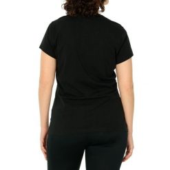 Koszulka z krótkim rękawem Damska New Balance Essentials Czarny. Białe bluzki New Balance, bez wzorów, sportowe, bez kołnierzyka, bez ramiączek. W wyprzedaży za 96.90 zł.