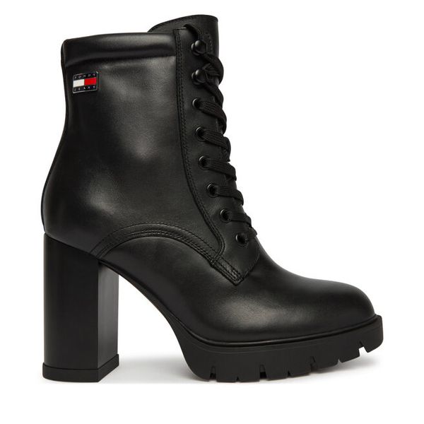 Botki Tommy Jeans. Czarne botki Tommy Jeans, bez wzorów, z jeansu, bez obcasa, na słupku, bez zapięcia. Za 699.99 zł.