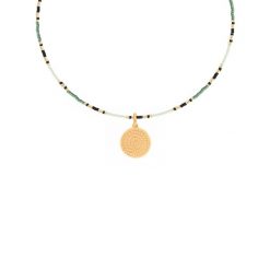 Naszyjnik z zielonymi i czarnymi japońskimi koralikami Miyuki z zawieszką Boho. Czarne naszyjniki Lilou, pozłacane. Za 428.00 zł.