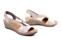 RIEKER 624H6-60 beige, sandały damskie. Brązowe sandały Rieker, bez wzorów, z gumy, bez obcasa, na koturnie, bez zapięcia. Za 231.92 zł.