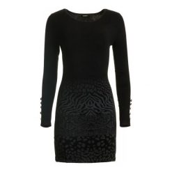 Desigual sukienka damska Granada S czarny. Czarne sukienki Desigual, s, bez wzorów, bez kołnierzyka, bez ramiączek. W wyprzedaży za 302.00 zł.