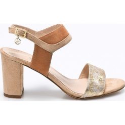Solo Femme - Sandały. Brązowe sandały Solo Femme, bez wzorów, z materiału, z okrągłym noskiem, bez obcasa, na obcasie, bez zapięcia. W wyprzedaży za 119.90 zł.