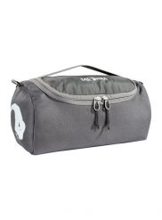 Kosmetyczka Tatonka Care Barrel - titan grey. Szare kufry i kosmetyczki Tatonka, bez wzorów, z poliamidu, bez dodatków. Za 107.79 zł.
