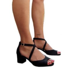 Sandały na lakierowanym słupku Athir czarne. Czarne sandały bez wzorów, z materiału, eleganckie, bez obcasa, na słupku, bez zapięcia. Za 159.92 zł.