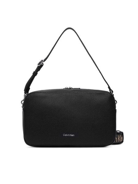 Calvin Klein Torebka Webbing 2X Strap Lg Camera Bag LV04F3642G Czarny. Czarne listonoszki Calvin Klein, bez wzorów, ze skóry, bez dodatków. Za 440.99 zł.