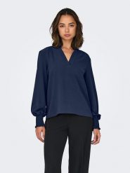 ONLY Bluzka w kolorze granatowym rozmiar: M. Niebieskie bluzki Only, m, bez wzorów, bez kołnierzyka, bez ramiączek. Za 129.95 zł.