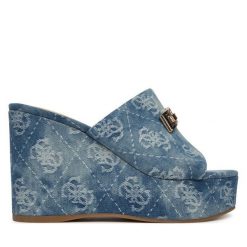 Klapki Guess. Niebieskie klapki Guess, z aplikacjami, bez obcasa. Za 549.99 zł.