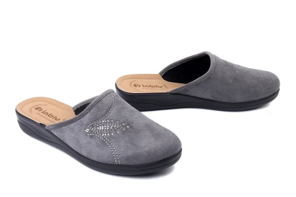 INBLU CF-48 025 szary, kapcie damskie. Szare obuwie domowe Inblu, bez wzorów, bez zapięcia. Za 68.99 zł.