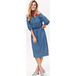ROZKLOSZOWANA SUKIENKA Z ODKRYTYMI RAMIONAMI. Sukienki TOP SECRET, na lato, bez wzorów, z lyocellu, eleganckie, bez kołnierzyka, bez ramiączek, rozkloszowane. W wyprzedaży za 59.99 zł.