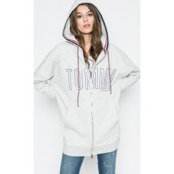 Tommy Jeans - Bluza. Szare bluzy sportowe Tommy Jeans, m, z nadrukiem, z bawełny, z kapturem. W wyprzedaży za 419.90 zł.