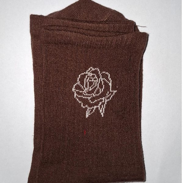 Brązowe skarpetki damskie róża 1183. Brązowe skarpety Milena, bez wzorów, z bawełny. Za 15.90 zł.