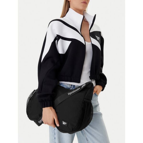 Torebka Reebok. Czarne torebki klasyczne Reebok, bez wzorów, bez dodatków. Za 89.99 zł.