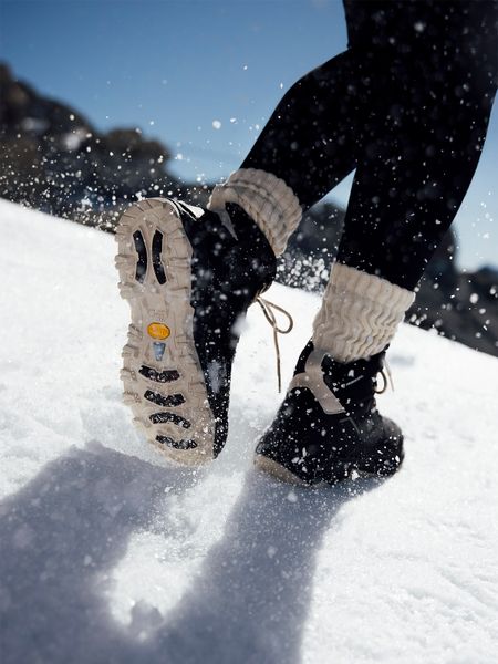 4F Wysokie buty trekkingowe ICE CRACKER z izolacją Primaloft damskie - czarne 37. Czarne trekkingi 4f, z nylonu, przed kolano. Za 549.99 zł.