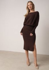 Brązowa Dzianinowa Sukienka z Wiskozą o Nietoperzowym Kroju z Dekoltem w Łódkę Tisan. Brązowe sukienki Born2be, na co dzień, m, bez wzorów, z dzianiny, bez kołnierzyka, bez ramiączek, midi. Za 169.99 zł.