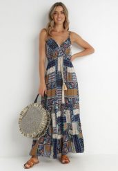 Granatowa Sukienka Hickey. Niebieskie sukienki Born2be, l, z aplikacjami, boho, bez kołnierzyka, bez ramiączek, maxi, kopertowe. Za 89.99 zł.