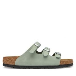 Klapki Birkenstock. Zielone klapki Birkenstock, bez wzorów, bez obcasa. Za 529.99 zł.
