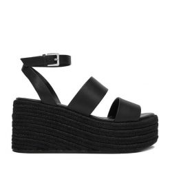 Sandały Badura. Czarne sandały Badura, bez wzorów, bez obcasa, bez zapięcia. Za 379.99 zł.