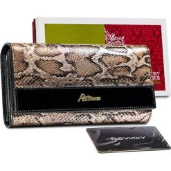 Skórzany portfel lakierowany Peterson brązowy croco PTN BS-490-1872 SN/B. Brązowe portfele Peterson, z aplikacjami, z lakierowanej skóry. Za 157.69 zł.