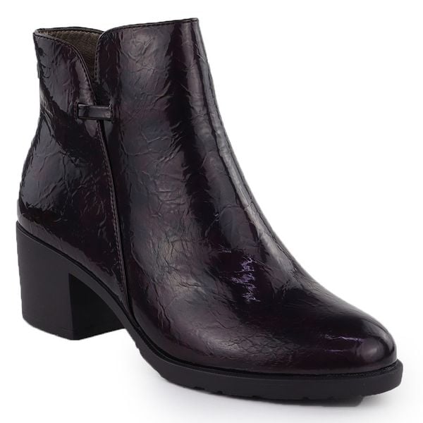 Botki lakierowane na klocku damskie burgund M.Daszyński SA128-61. Czerwone botki M.Daszyński, bez wzorów, z lakierowanej skóry, bez obcasa, bez zapięcia. Za 179.99 zł.