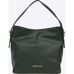 Versace Jeans - Torebka. Czarne torby na ramię Versace Jeans, bez wzorów, z jeansu, casualowe, do ręki, duże, bez dodatków. W wyprzedaży za 539.90 zł.