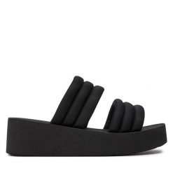 Klapki Roxy. Czarne klapki Roxy, bez wzorów, bez obcasa. Za 79.99 zł.