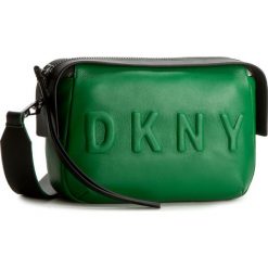 Torebka DKNY - Debossed Logo R461540201 Viridian/Blk 353. Zielone listonoszki DKNY, bez wzorów, ze skóry, eleganckie, bez dodatków. W wyprzedaży za 579.00 zł.