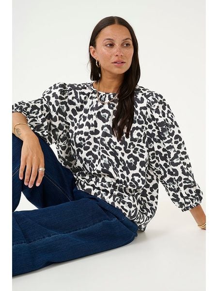 Kaffe Bluzka "Roxy" w kolorze biało-czarnym rozmiar: 36. Białe bluzki Kaffe, bez wzorów, bez kołnierzyka, bez ramiączek. Za 95.46 zł.