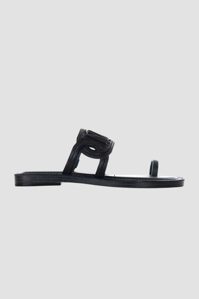 MICHAEL KORS Czarne klapki Alma Flat Sandal, Rozmiar 38. Czarne klapki Michael Kors, bez wzorów, bez obcasa. W wyprzedaży za 437.99 zł.