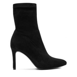 Botki JENNY. Czarne botki Jenny, bez wzorów, bez obcasa, na szpilce, bez zapięcia. Za 169.99 zł.